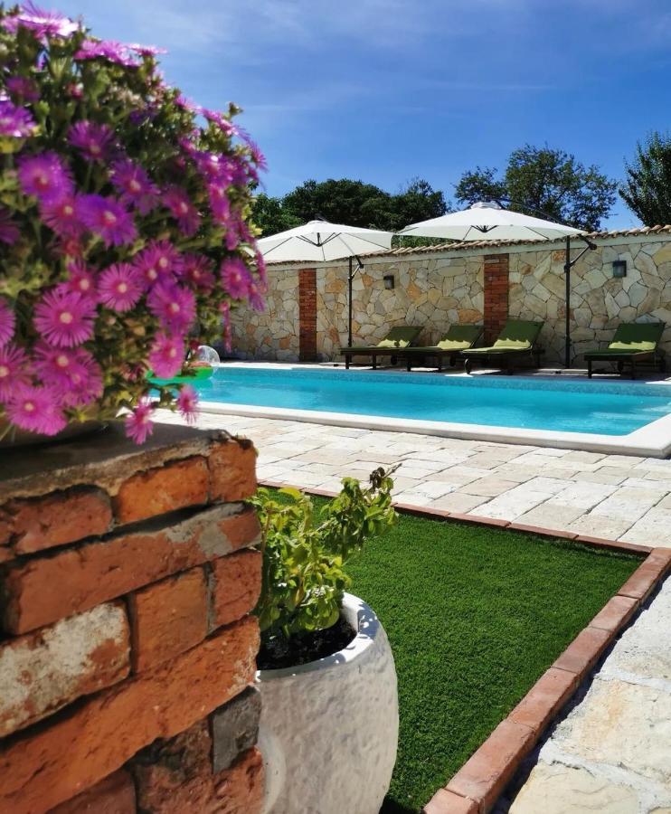 Holiday Home Iva With Pool Sukošan 외부 사진